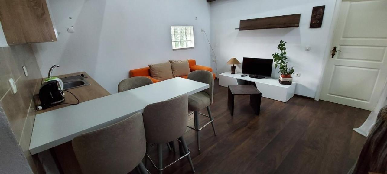 אוגולין Apartments Jurasic מראה חיצוני תמונה